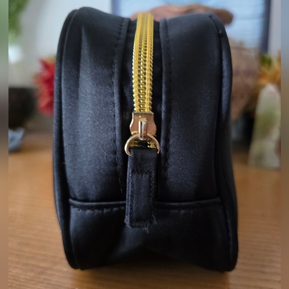 Dolce & Gabbana Parums Cosmetic bag with Mirror. NWOT - Picture 3 of 9